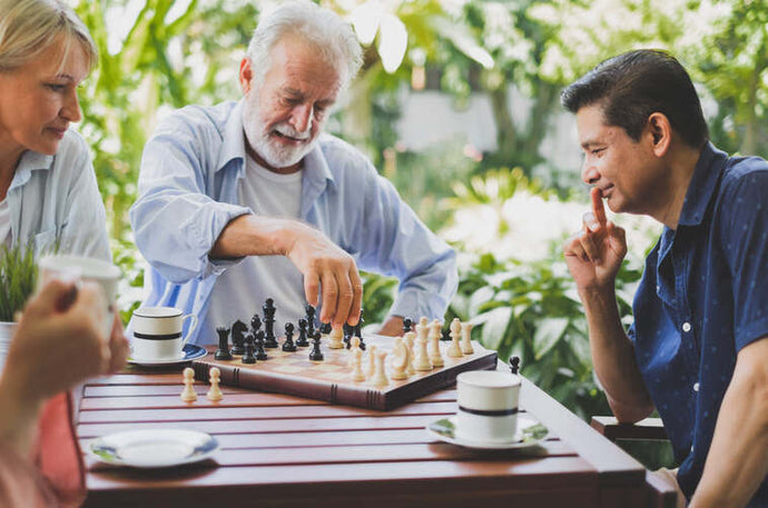 DEIN GEHIRN TRAINIEREN FÜR DIE KOGNITIVE GESUNDHEIT: SCHACH, JEMAND?